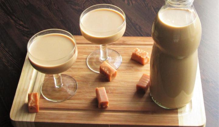 Jak připravit karamelový likér | recept na domácí likér z rumu