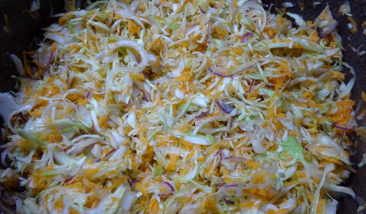 Jak připravit salát s hlávkovým zelím, křenem, mrkví a cibulí | recept Jak připravit salát s hlávkovým zelím, křenem, mrkví a cibulí | recept