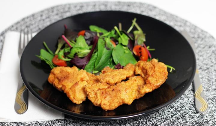 Jak usmažit kuřecí kousky v pikantním těstíčku | recept