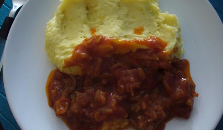 Jak připravit kuřecí medailonky | recept s rajčatovo-cibulovou omáčkou Jak připravit kuřecí medailonky | recept s rajčatovo-cibulovou omáčkou