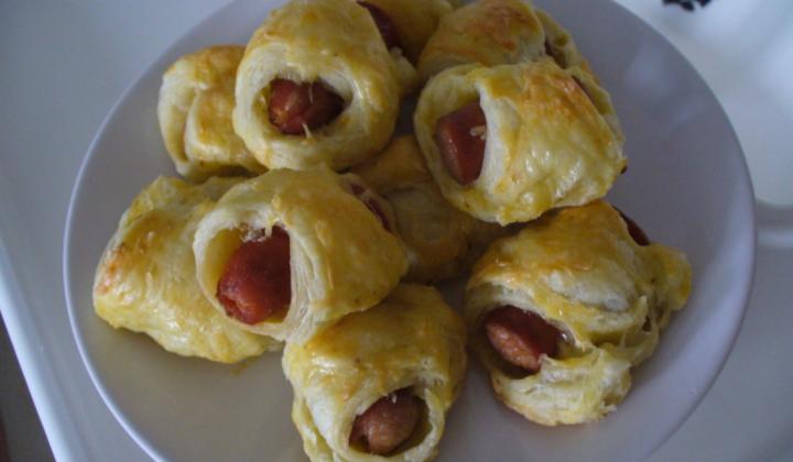 Jak udělat párky v županu se sýrovou krustou | recept