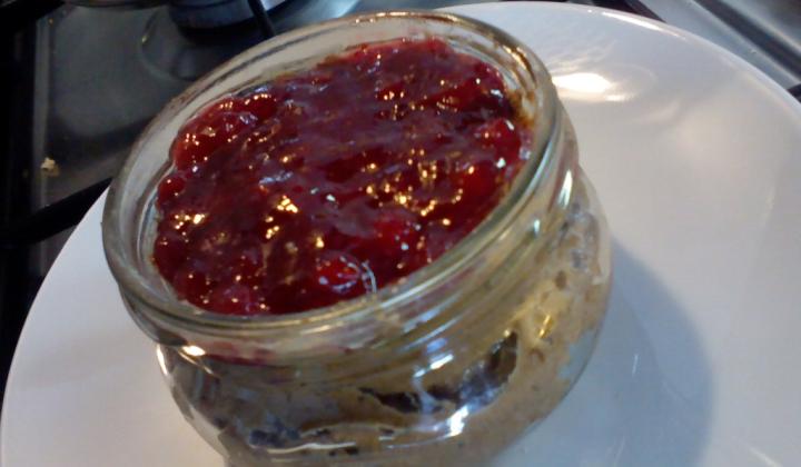 Jak na rychlou domácí játrovou paštiku s brusinkami | recept Jak na rychlou domácí játrovou paštiku s brusinkami | recept
