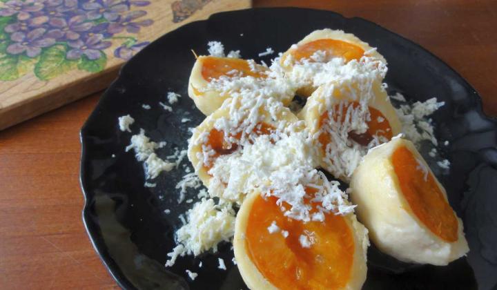 Jak udělat ovocné knedlíky z tvarohového těsta se strouhankou | recept i pro diabetiky Jak udělat ovocné knedlíky z tvarohového těsta se strouhankou | recept i pro diabetiky