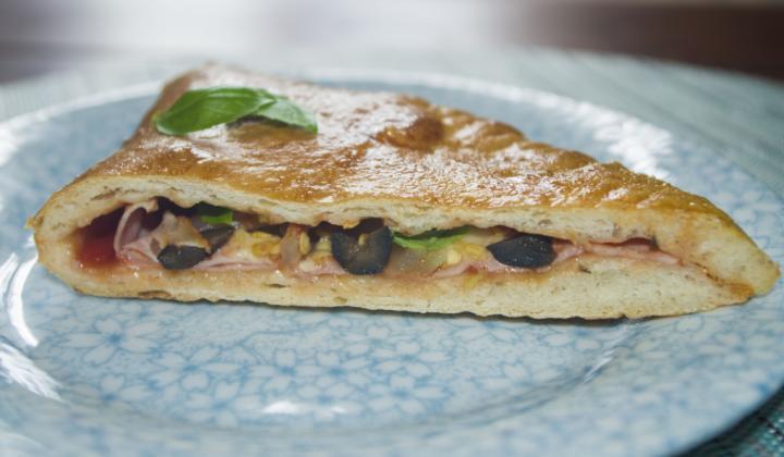 Jak připravit italskou pizza kapsu calzone | recept Jak připravit italskou pizza kapsu calzone | recept