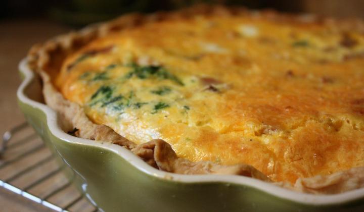 Jak upéct slaný koláč z listového těsta se špenátem | recept