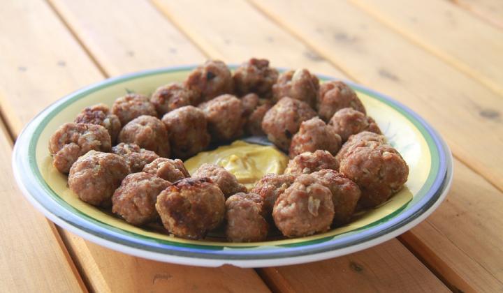 Jak udělat masové kuličky s čubricou | recept Jak udělat masové kuličky s čubricou | recept