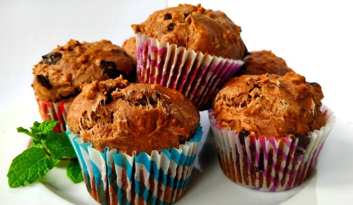 Jak upéct nadýchané bramborové muffiny se slaninou | recept