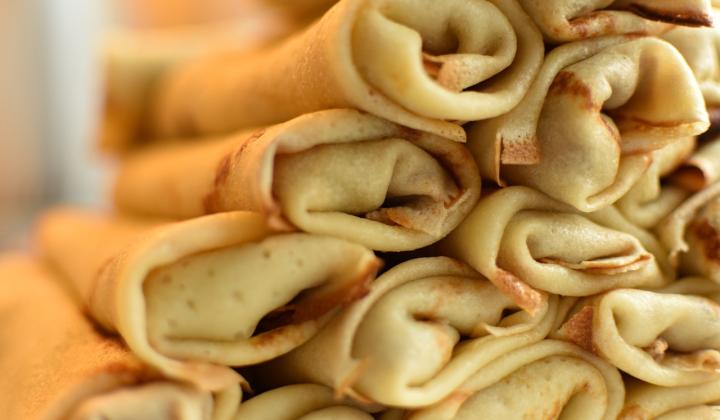 Jak udělat bylinkové palačinky se sýrovou náplní | recept Jak udělat bylinkové palačinky se sýrovou náplní | recept