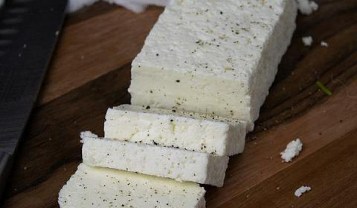 Jak vyrobit domácí indický sýr paneer a jak jej dále využít Jak vyrobit domácí indický sýr paneer a jak jej dále využít