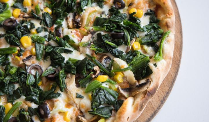 Jak upéct celozrnnou špaldovou pizzu se špenátem | recept Jak upéct celozrnnou špaldovou pizzu se špenátem | recept