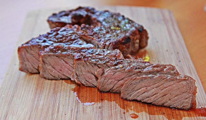 Jak udělat hovězí steak s máslem jalapeňo | recept Jak udělat hovězí steak s máslem jalapeňo | recept