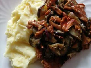 Jak připravit kuřecí prsa se směsí opečeného lilku a lišek | recept Jak připravit kuřecí prsa se směsí opečeného lilku a lišek | recept