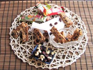 Jak upéct brusinkové müsli tyčinky s bílou čokoládou | recept