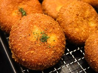 Jak udělat hermelín v pivním těstíčku | recept