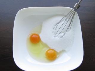 Jak upéct tmavý kefírový dort s karamelovým krémem | recept Jak upéct tmavý kefírový dort s karamelovým krémem | recept