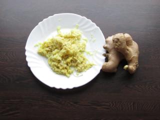 Jak připravit vitamínovou bombu z citrusů a čerstvého zázvoru | recept Jak připravit vitamínovou bombu z citrusů a čerstvého zázvoru | recept