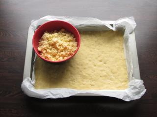 Jak upéct vláčné drobenkové řezy s pudinkem a ovocem | recept Jak upéct vláčné drobenkové řezy s pudinkem a ovocem | recept