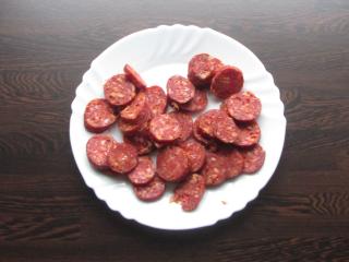 Jak na pečené papriky plněné pikantní klobásou a sýrem | recept Jak na pečené papriky plněné pikantní klobásou a sýrem | recept