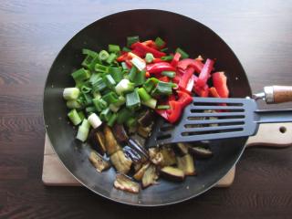 Jak na rychlou lilkovou pánev načerno | recept Jak na rychlou lilkovou pánev načerno | recept