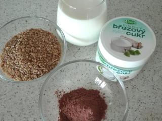 Jak na bulgurovou kaši | recept Bulgur propláchneme vodou a přesypeme do hrnce. Zalijeme mlékem, přidáme sůl a skořici podle chuti a necháme přivést k varu. Vaříme do změknutí, asi 10 – 15 minut. Podle potřeby doléváme vodu. Pokud chceme mít kaši úplně rozvařenou, vaříme ještě déle, až 30 minut. Chutnější ale je mírně na skus.