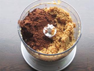 Jak připravit arašídovo-datlové brownies | recept Jak připravit arašídovo-datlové brownies | recept