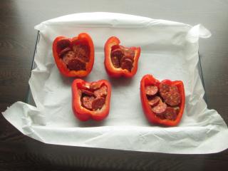 Jak na pečené papriky plněné pikantní klobásou a sýrem | recept Jak na pečené papriky plněné pikantní klobásou a sýrem | recept