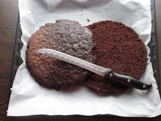 Jak upéct tmavý kefírový dort s karamelovým krémem | recept Jak upéct tmavý kefírový dort s karamelovým krémem | recept