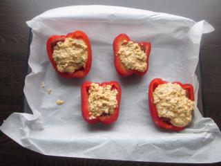 Jak na pečené papriky plněné pikantní klobásou a sýrem | recept Jak na pečené papriky plněné pikantní klobásou a sýrem | recept