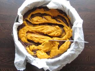 Jak upéct čokoládový brownie dort s dýňovou cheesecake nádivkou | recept Jak upéct čokoládový brownie dort s dýňovou cheesecake nádivkou | recept