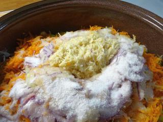 Jak připravit salát s hlávkovým zelím, křenem, mrkví a cibulí | recept Jak připravit salát s hlávkovým zelím, křenem, mrkví a cibulí | recept