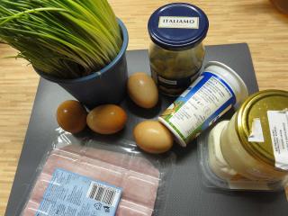 Jak připravit vaječný salát s křenem a kapary | recept na jarní salát Jak připravit vaječný salát s křenem a kapary | recept na jarní salát