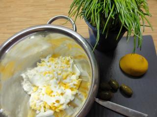 Jak připravit vaječný salát s křenem a kapary | recept na jarní salát Jak připravit vaječný salát s křenem a kapary | recept na jarní salát