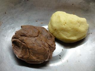 Jak upéct černobílé placičky | recept na rychlé vánoční cukroví Jak upéct černobílé placičky | recept na rychlé vánoční cukroví