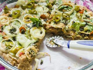 Jak upéct pizzu s česnekem a špenátem Jak upéct pizzu s česnekem a špenátem