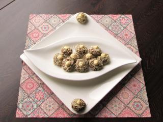 Jak připravit datlovo-arašídové koláčky s bílou čokoládou | recept