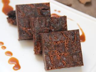Jak upéct karamelové řezy s ořechy | recept